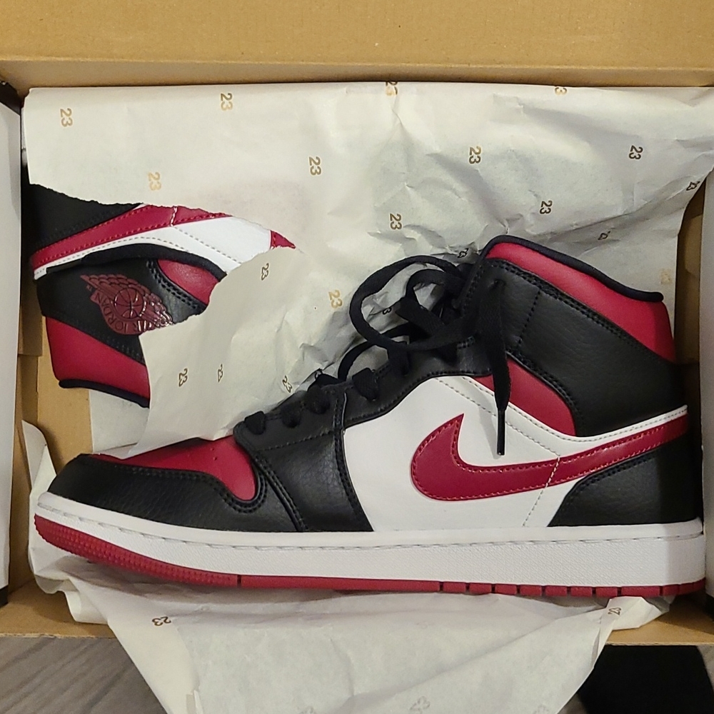 Jordan 1 mid
